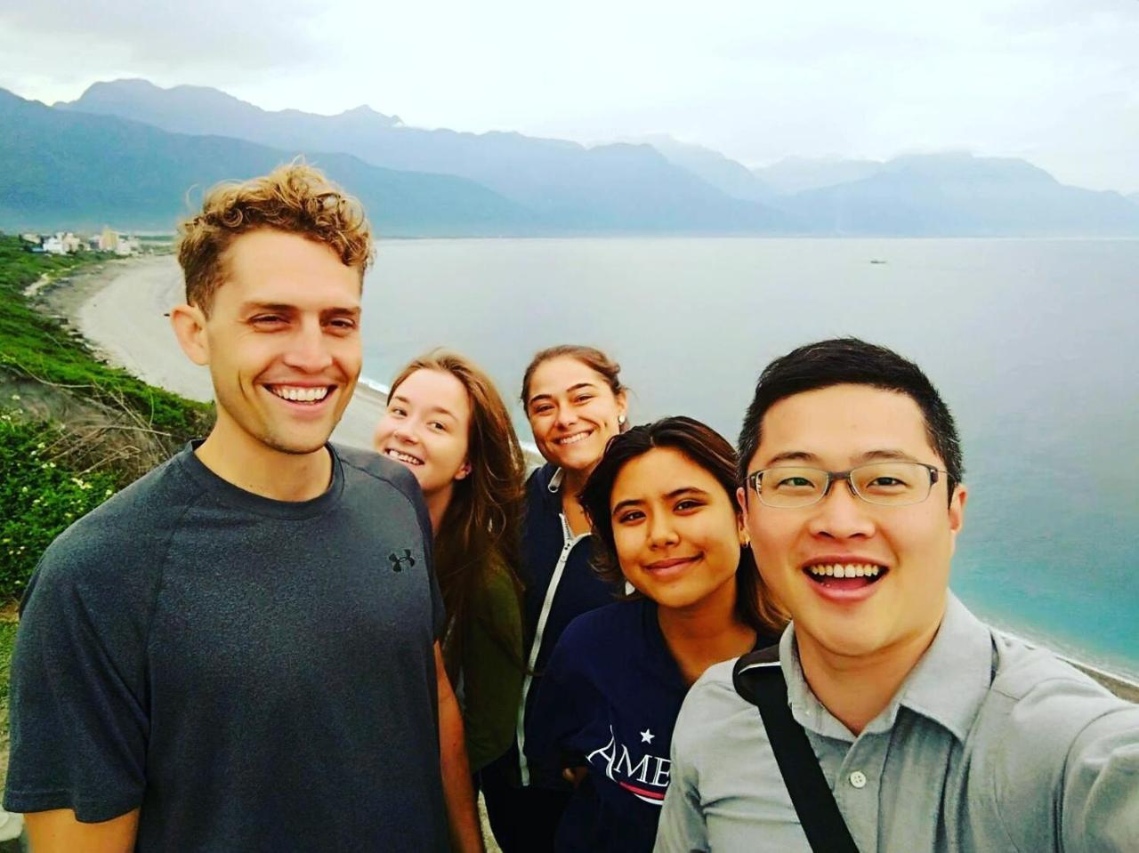 World Inn 窩二樓小客棧民宿 Hualien Extérieur photo