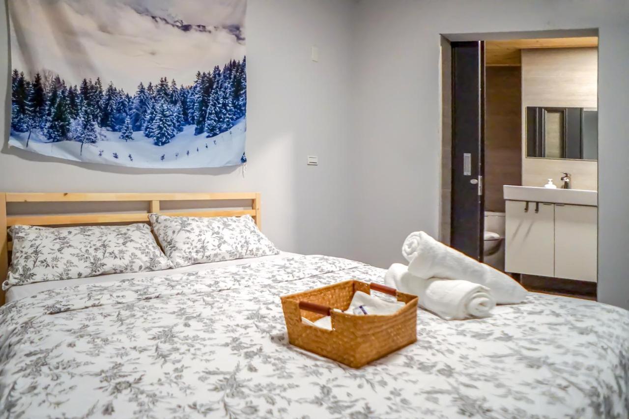 World Inn 窩二樓小客棧民宿 Hualien Extérieur photo