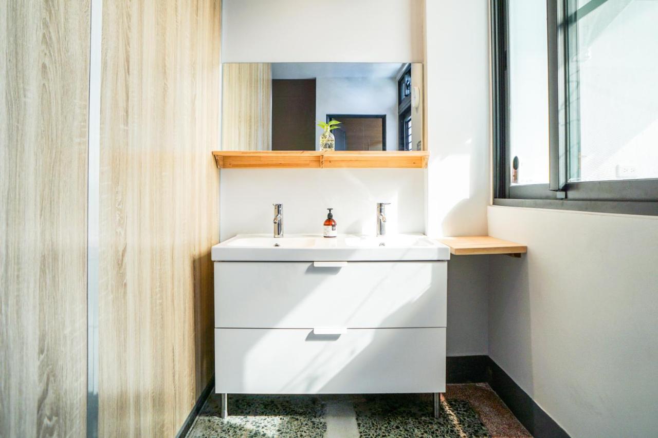 World Inn 窩二樓小客棧民宿 Hualien Extérieur photo