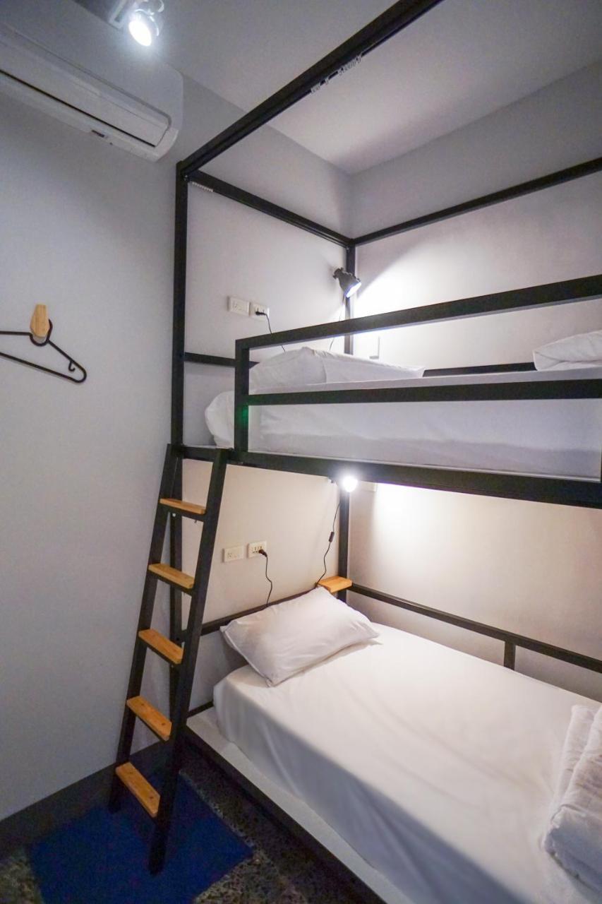 World Inn 窩二樓小客棧民宿 Hualien Extérieur photo