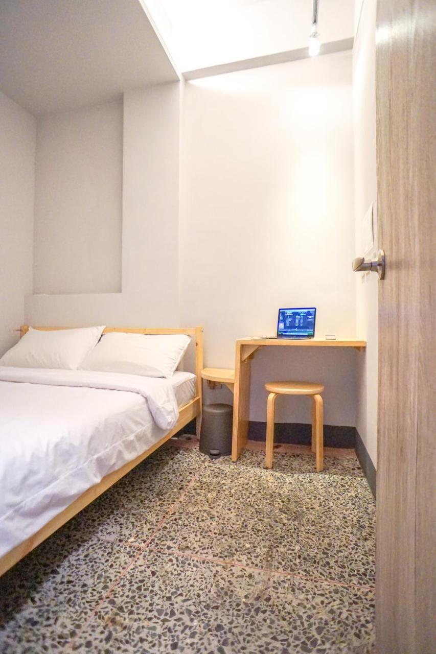 World Inn 窩二樓小客棧民宿 Hualien Extérieur photo