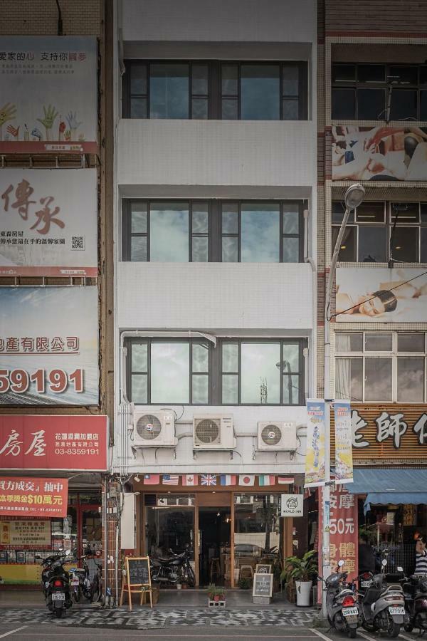 World Inn 窩二樓小客棧民宿 Hualien Extérieur photo